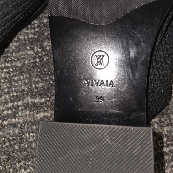 VIVAIA Black Ribbed Square-Toe Mule - Picture 7 of 10